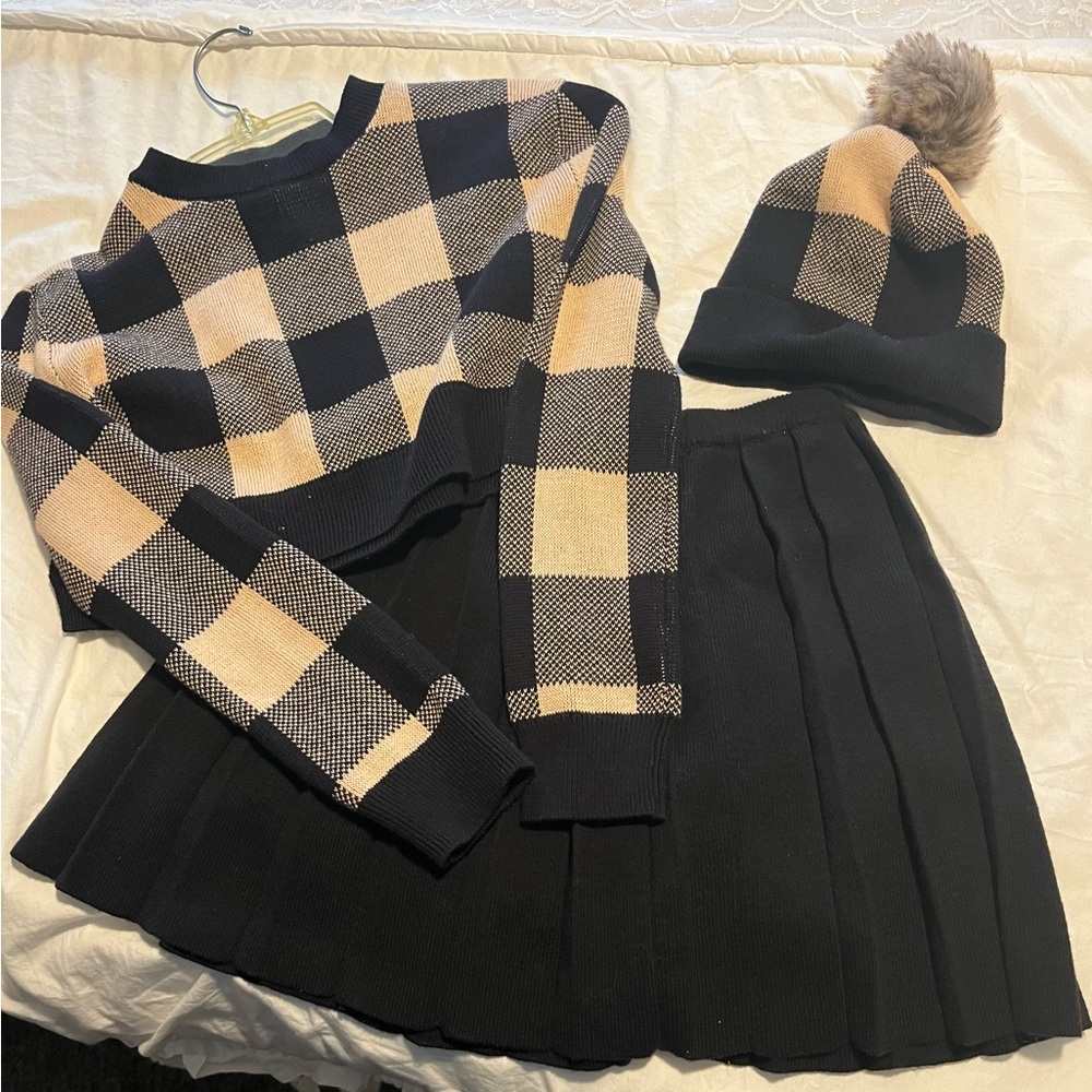 Black & Beige Checkered Cropped Sweater with Pom Beanie